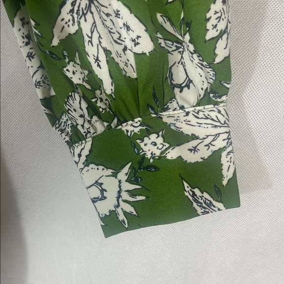 Chic Green Floral Long Sleeve Dress - Picture 4 of 10